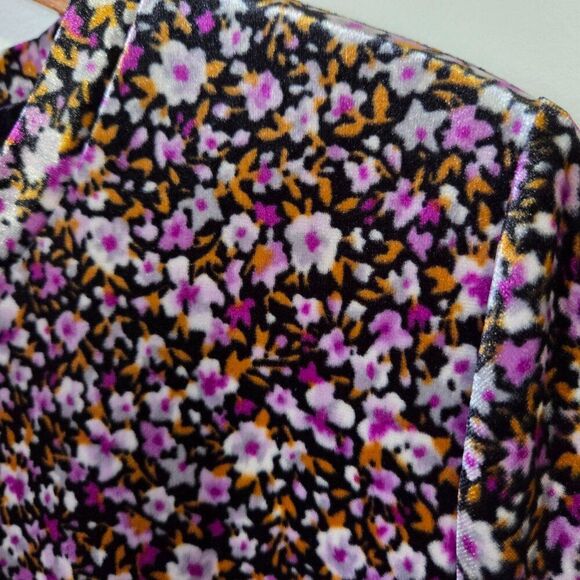 LIKE NEW OLD NAVY VELVETY DITSY FLORAL TEE SIZE M - Picture 6 of 15